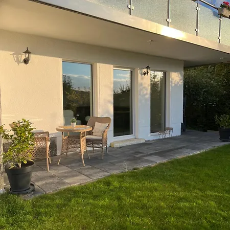 Moderne Mit Terrasse Und Gartenblick