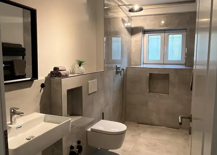 Moderne Mit Terrasse Und Gartenblick Apartament *
