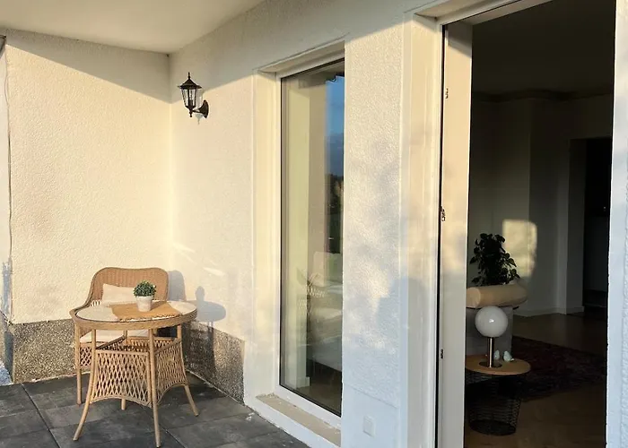 Moderne Mit Terrasse Und Gartenblick Apartament
