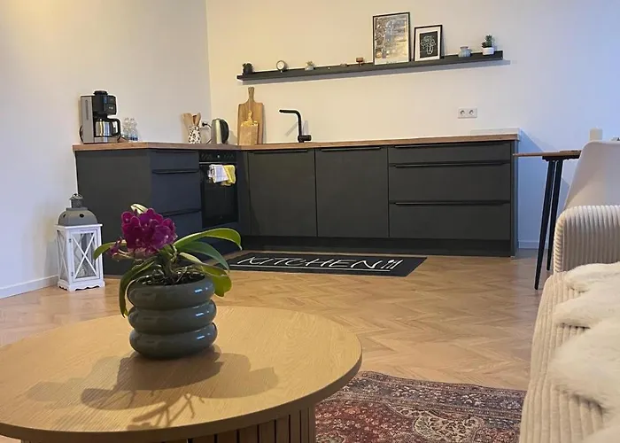 Moderne Mit Terrasse Und Gartenblick Apartament *